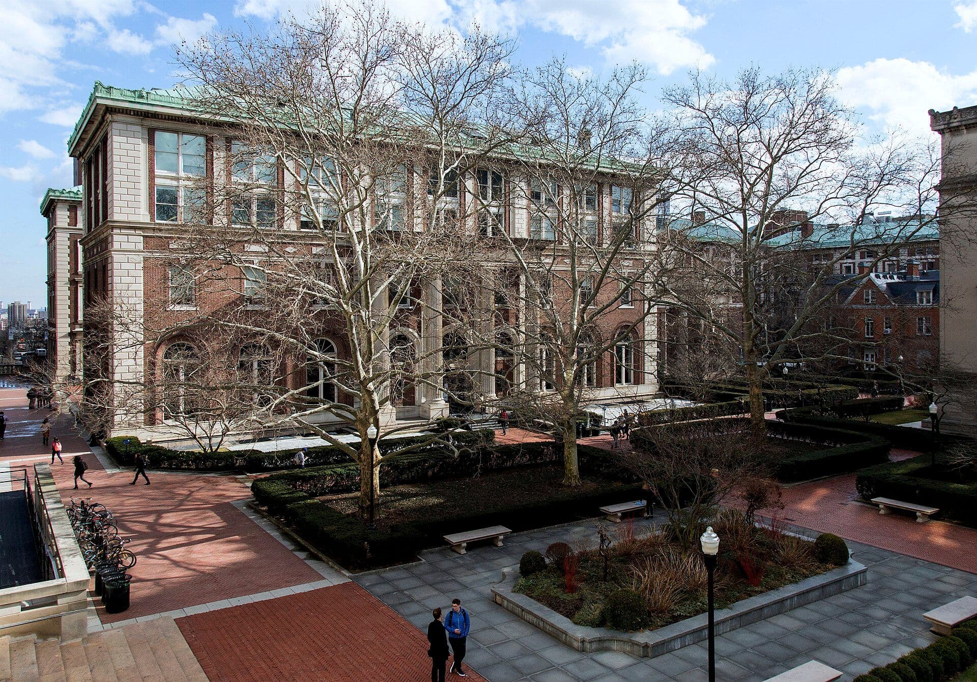 Columbia University, Avery Hall. By GSAPPstudent - Own work, CC BY-SA 4.0, https://commons.wikimedia.org/w/index.php?curid=47261788