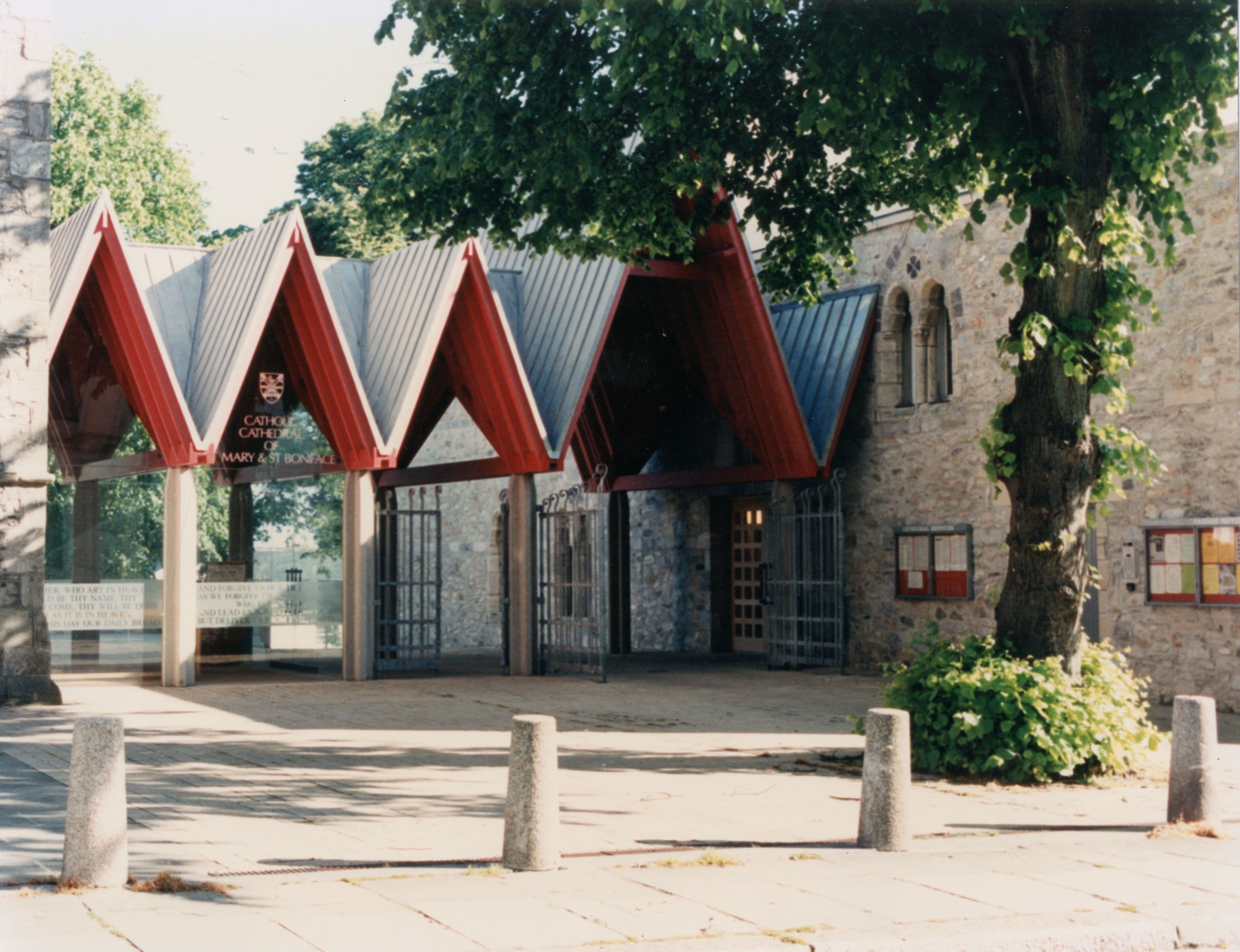 Harrison Sutton Partnership, link building and interior arrangment and refurnishing, Plymouth Cathedral, Devon, 1994.  Photograph courtesy of Ski Harrison.