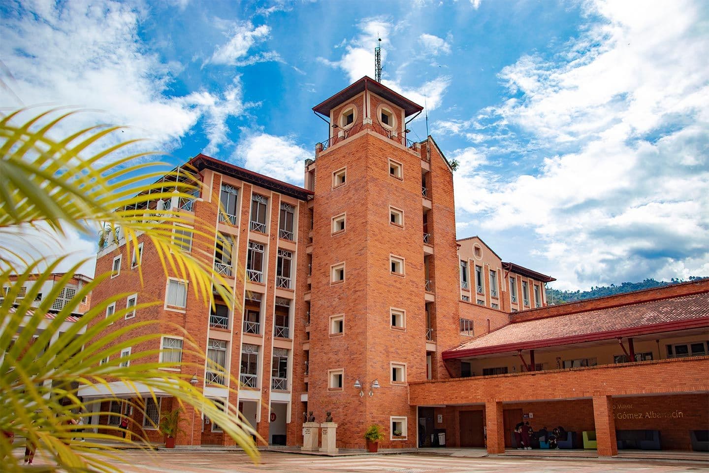 Rafael Maldonado Tapias, Founders’ Square, Autonomous University of Bucaramanga (UNAB), Chile, 1988