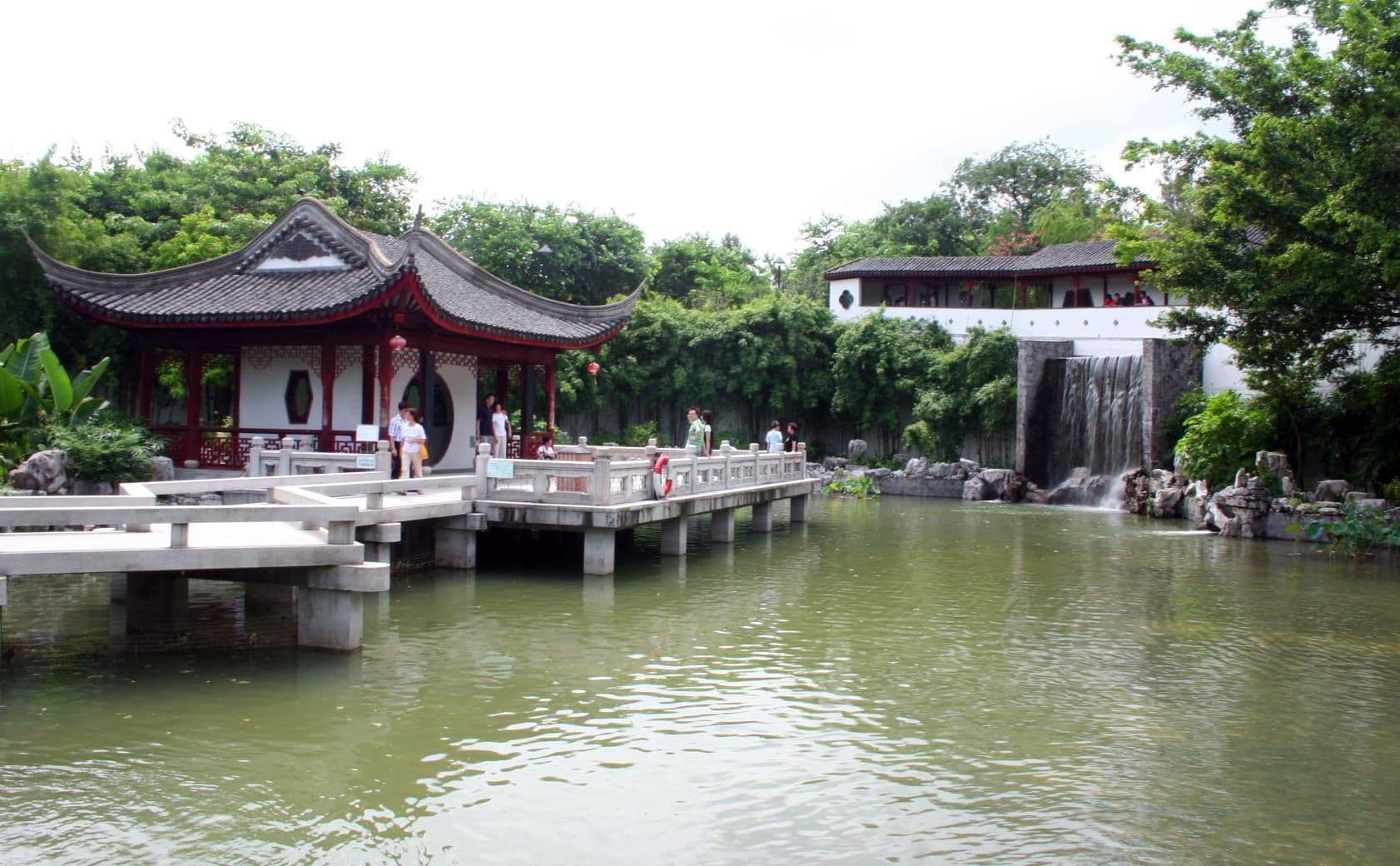 Kowloon Walled City Park, 1990-95. Photographer: CPJoseph, 2007.