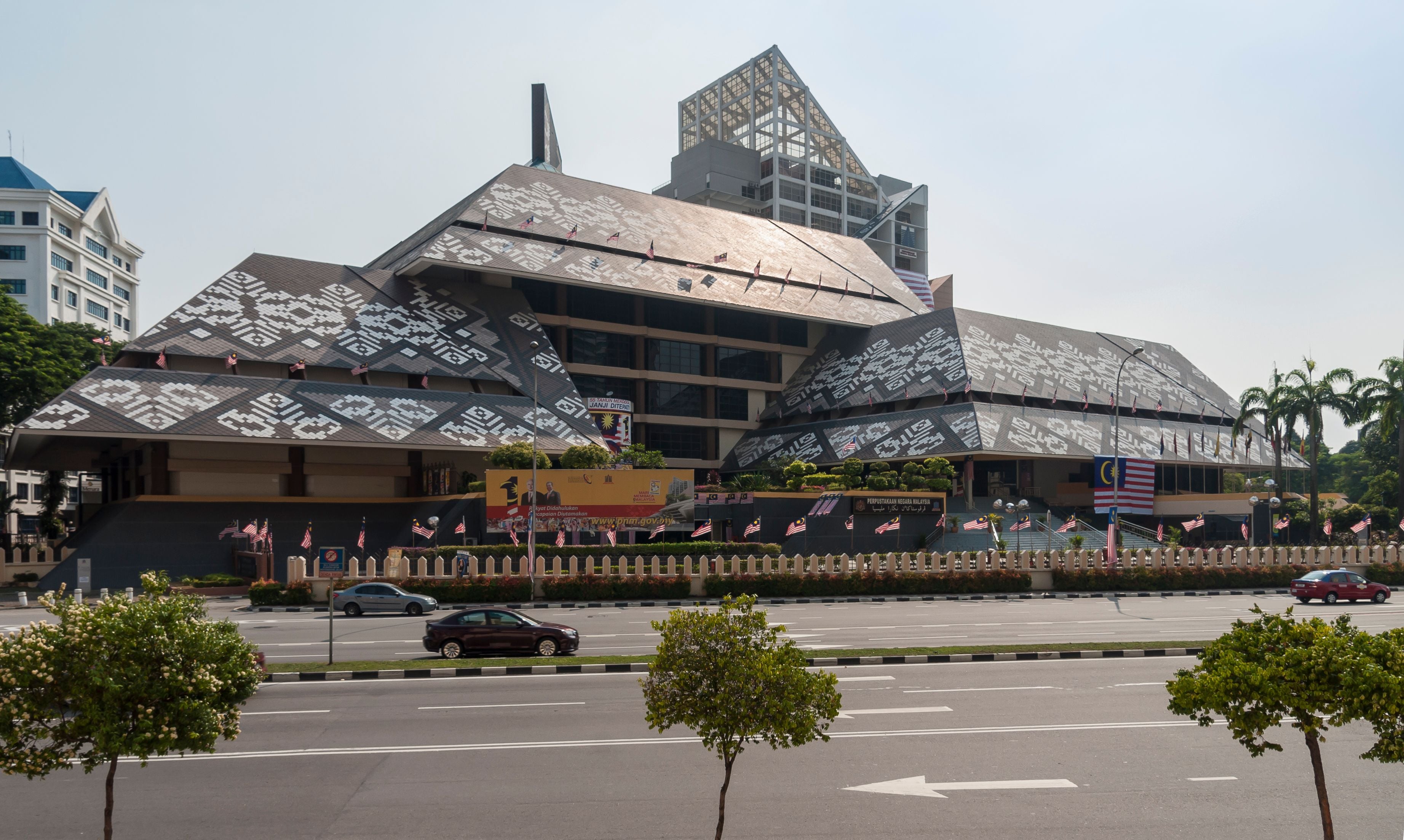 Kumpulan Arkitek Sdn. Bhd, National Library of Malaysia, Kuala Lumpur (1993). Photograph: CEphoto, Uwe Aranas