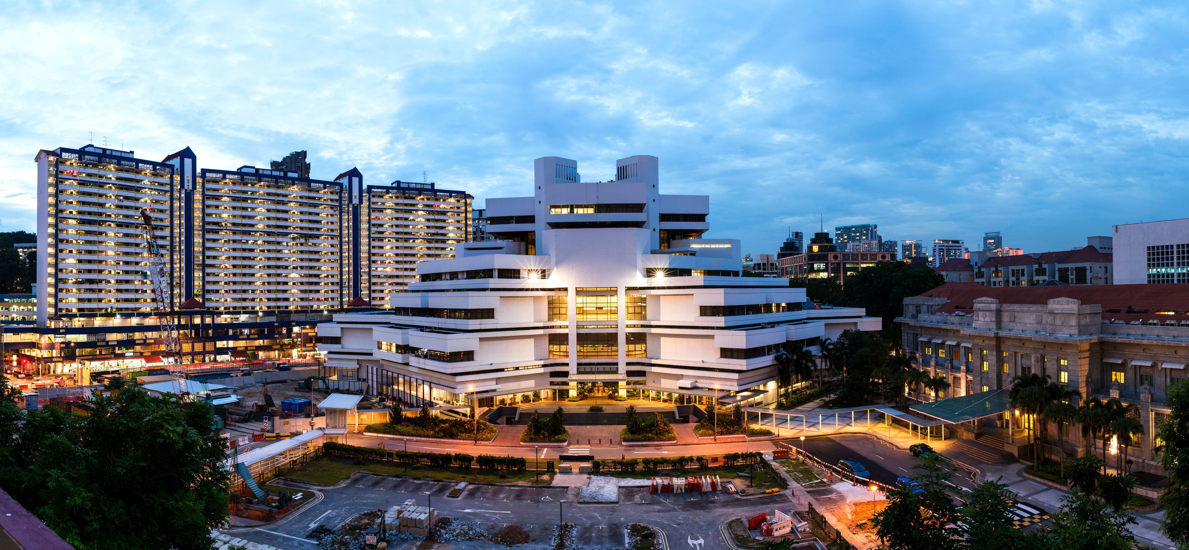 Kumpulan Akitek, Subordinate Courts Complex, Singapore (1975). Photograph: Chensiyuan, 2014, CC BY-SA 4.0 Wikimedia