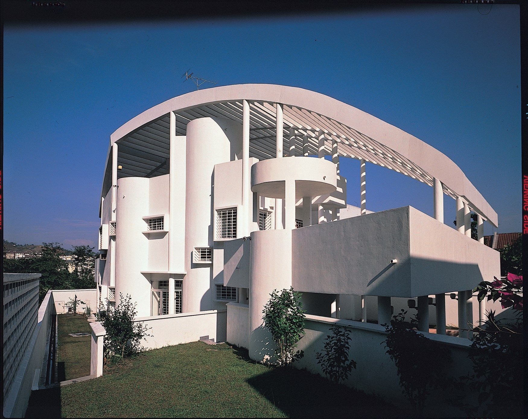 T.R. Hamzah & Yeang Sdn. Bhd., Roof-Roof House, Kuala Lumpur.