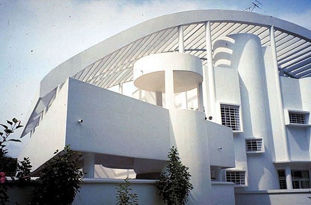 T.R. Hamzah & Yeang Sdn. Bhd., Roof-Roof House, Kuala Lumpur. Photograph: Courtesy of Arch Net, Aga Khan Trust