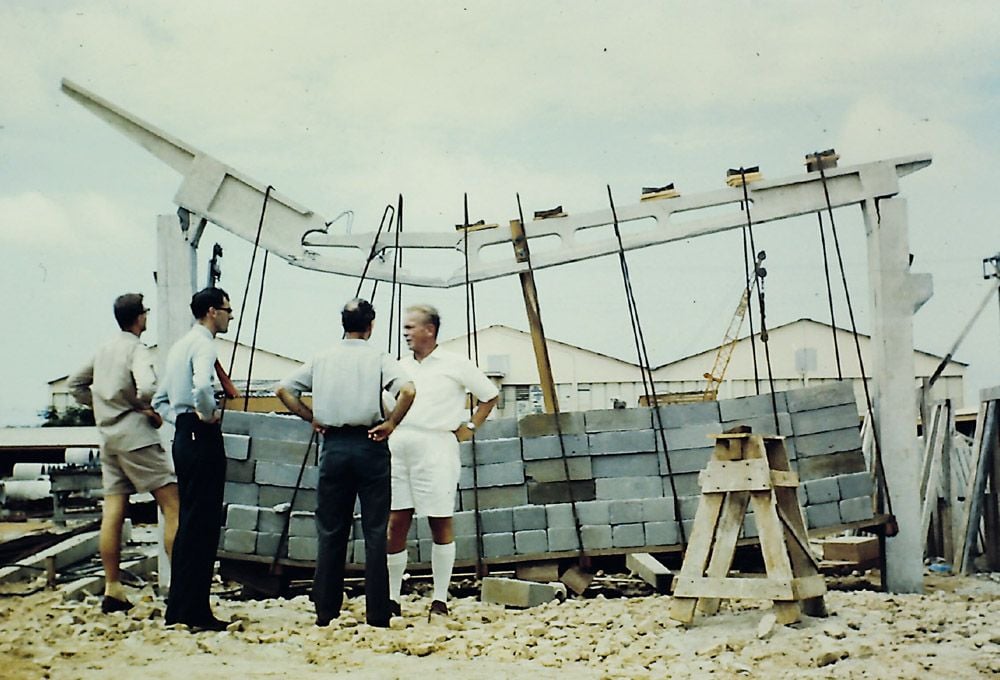 Stress test on the roof beam, Outpatients Department, Tema Community 1, 1958, photograph by Michael Hirst