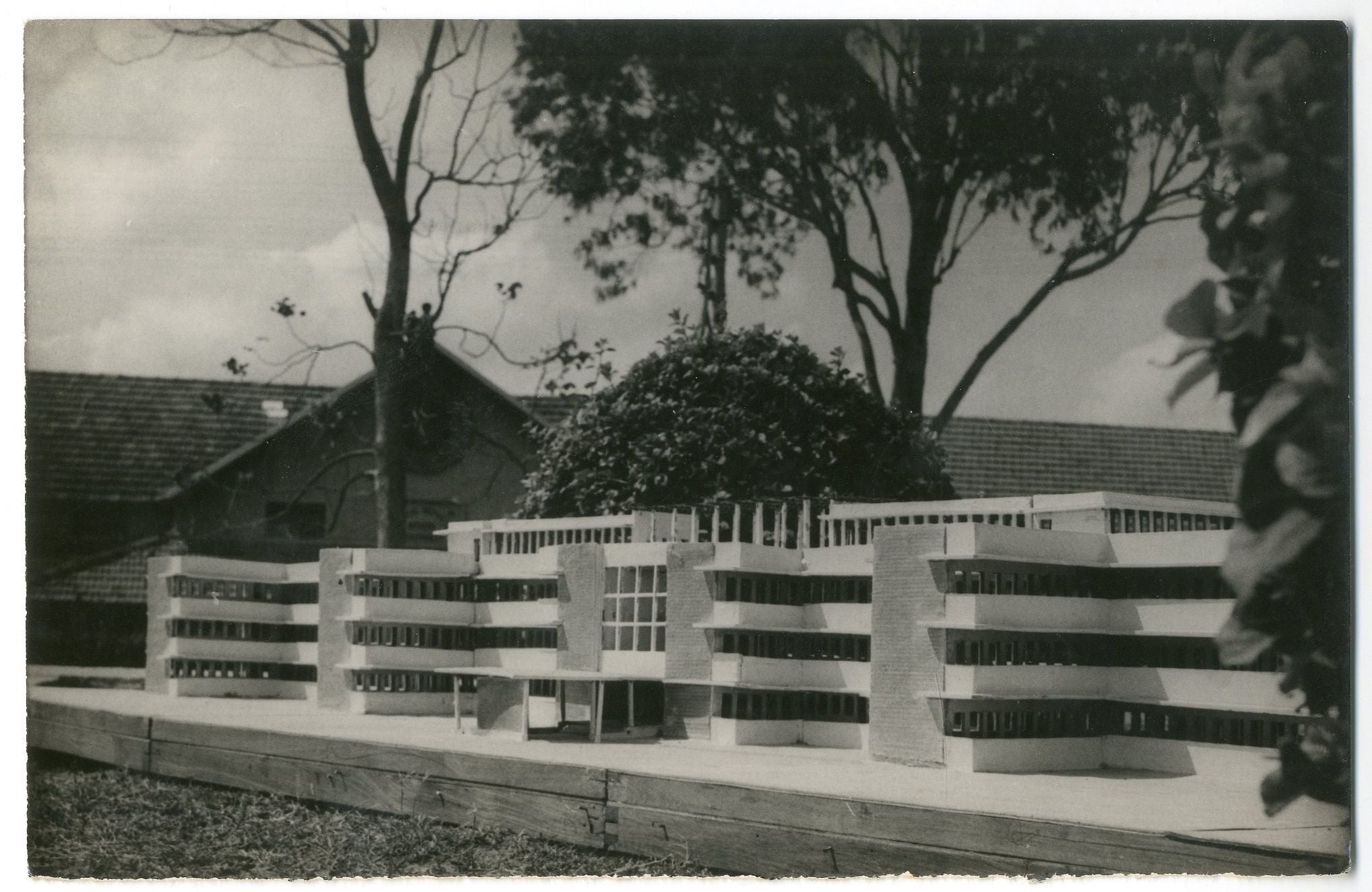 Otto Koenigsberger. Photograph of the model for Otto Koenigsberger's proposed government offices in Bangalore, 1940s. Credit: AA Archives: OK7