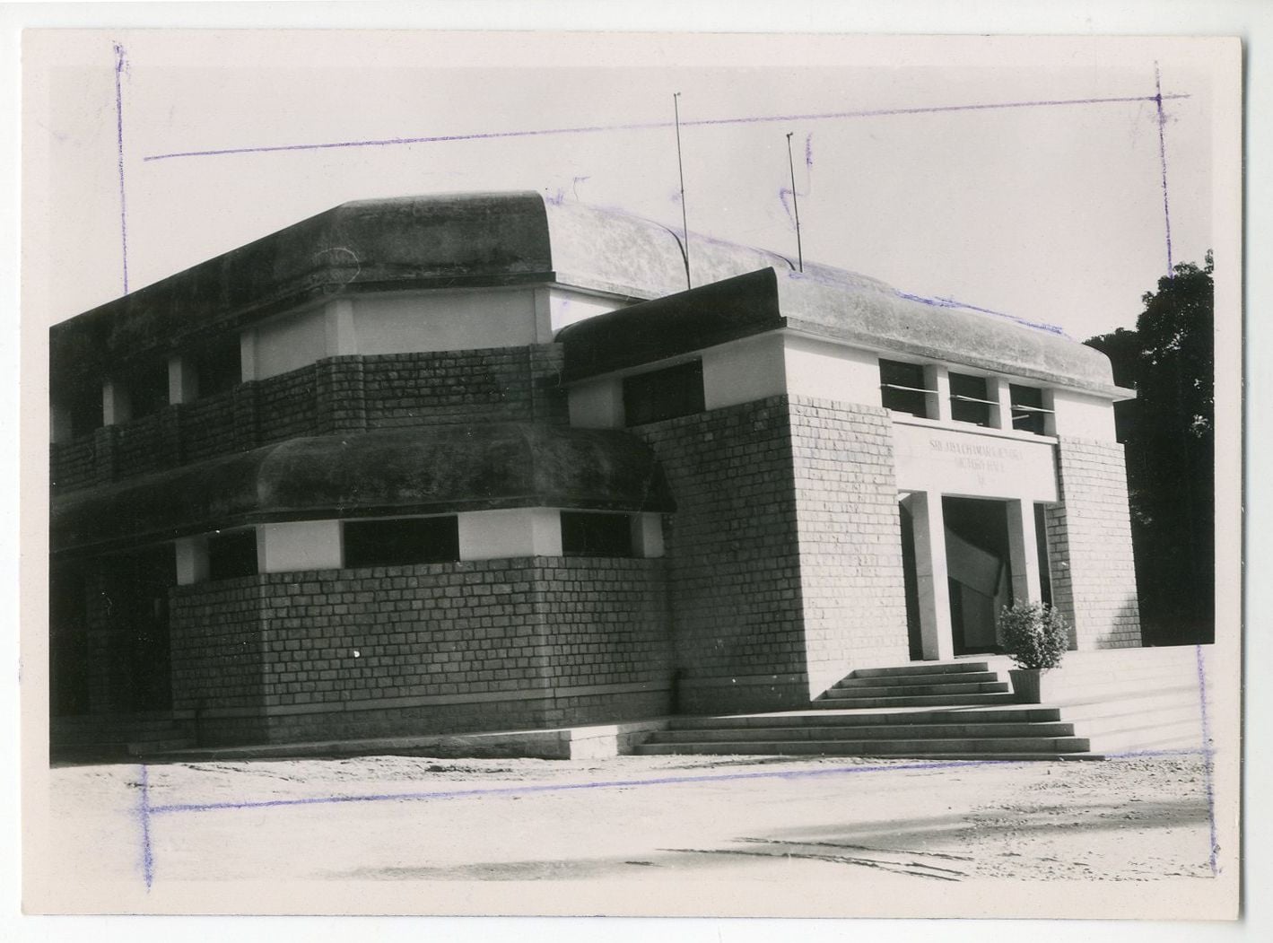 Otto Koenigsberger, Victory Hall (now Bal Bhavan), Cubbon Park, Bangalore, designed by Otto Koenigsberger in 1943 and completed in 1947. Photographer unknown. Credit: AA Archives: OK9 Caption: 