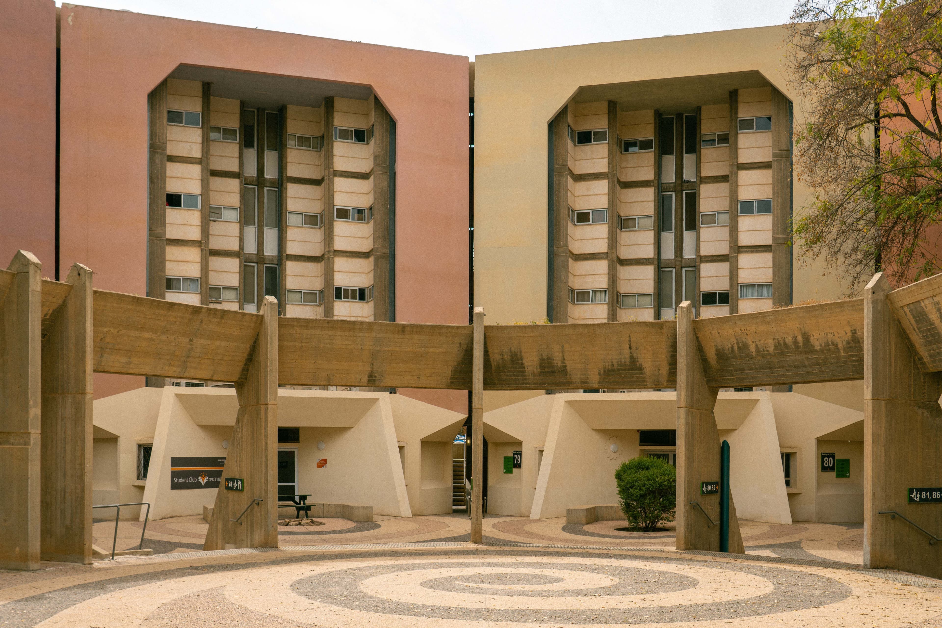 Ram Karmi, Ada Karmi-Melamede, Haim Katsef, Ben Peleg, Student Dormitories “Gimmel”, Ben-Gurion University of the Negev, Be’er Sheva, Israel, 1982. Photograph: © Yael Hotomlansky