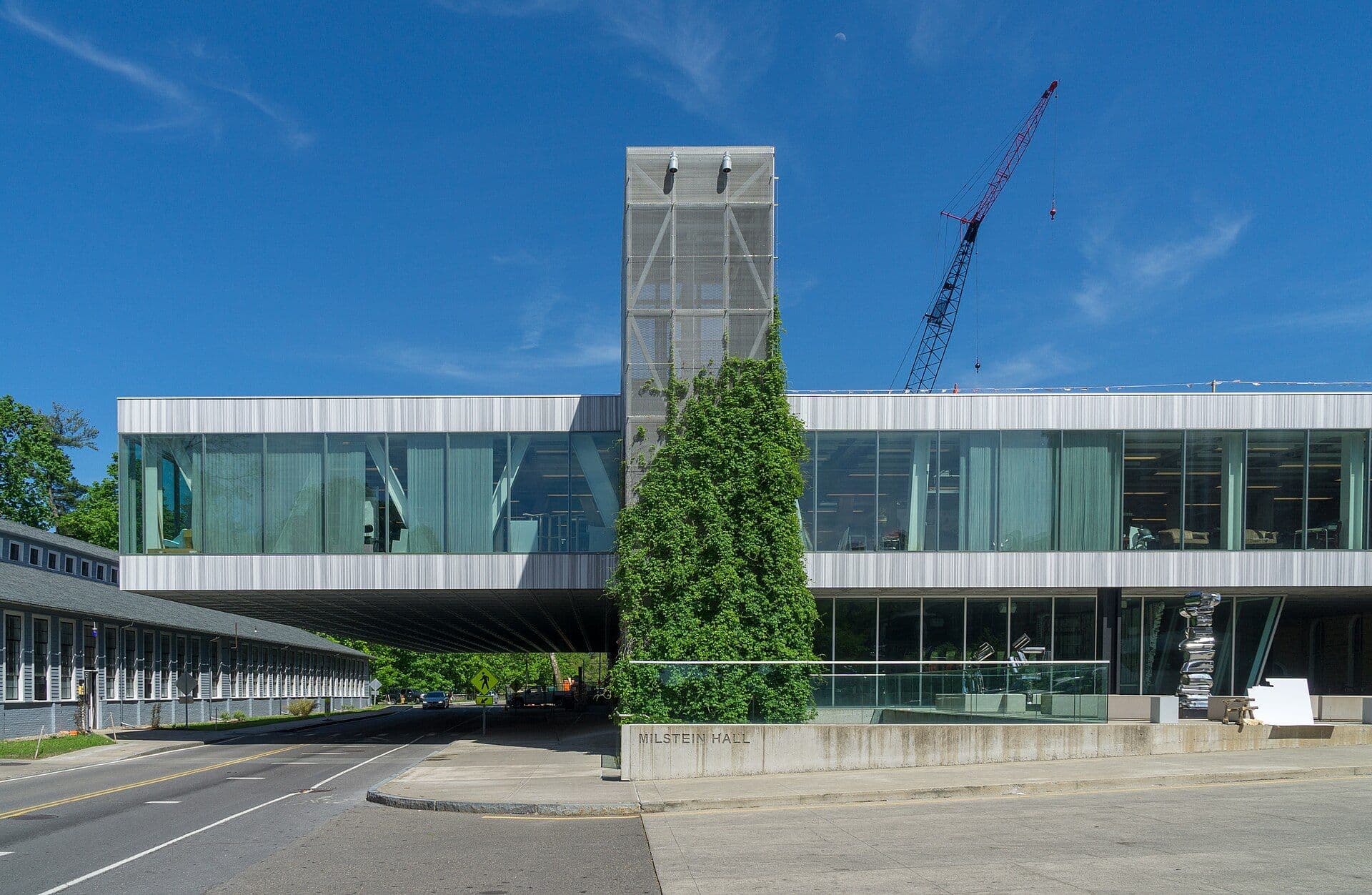 Milstein Hall, Cornell University. Columbia University, Avery Hall. By GSAPPstudent - Own work, CC BY-SA 4.0, https://commons.wikimedia.org/w/index.php?curid=47261788